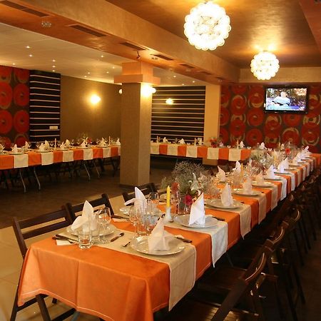Hotel Kilometrul Zero Dragasani Ngoại thất bức ảnh