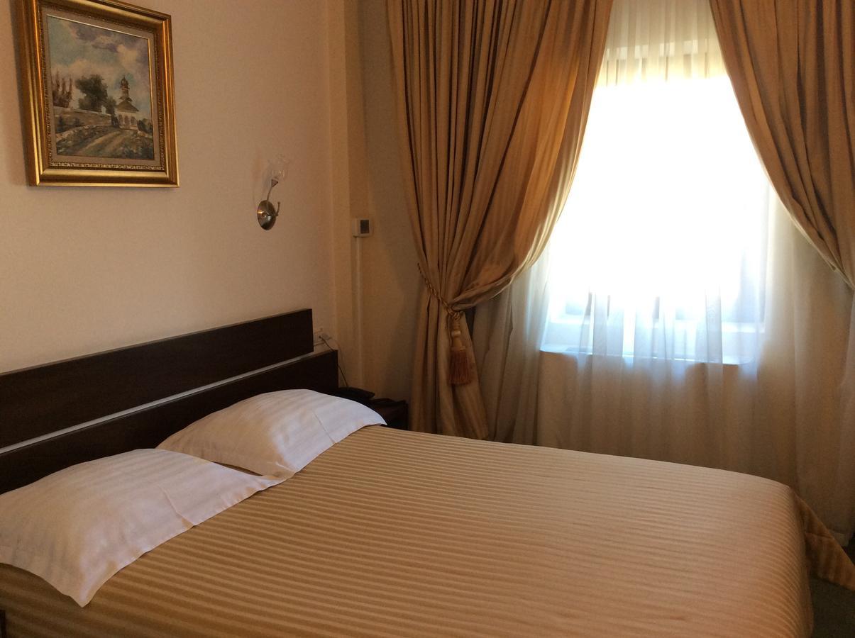 Hotel Kilometrul Zero Dragasani Ngoại thất bức ảnh