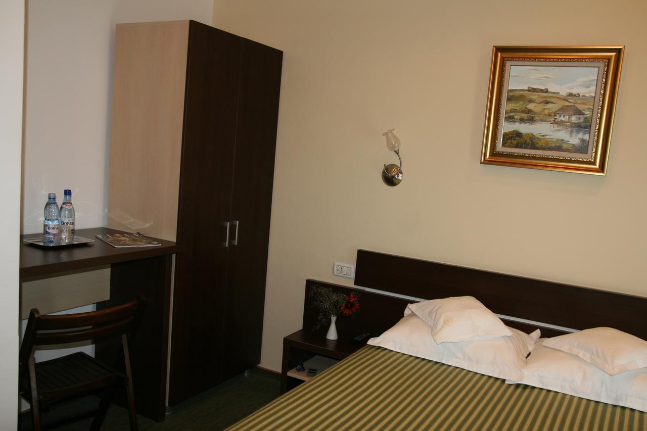 Hotel Kilometrul Zero Dragasani Ngoại thất bức ảnh