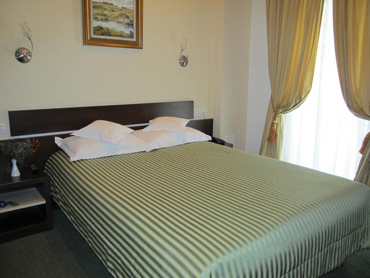 Hotel Kilometrul Zero Dragasani Ngoại thất bức ảnh